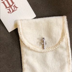 Jakes Avery Flared Cross Charm